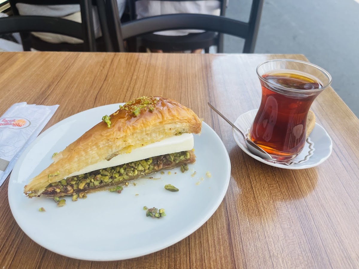 Faruk Güllü photo 4