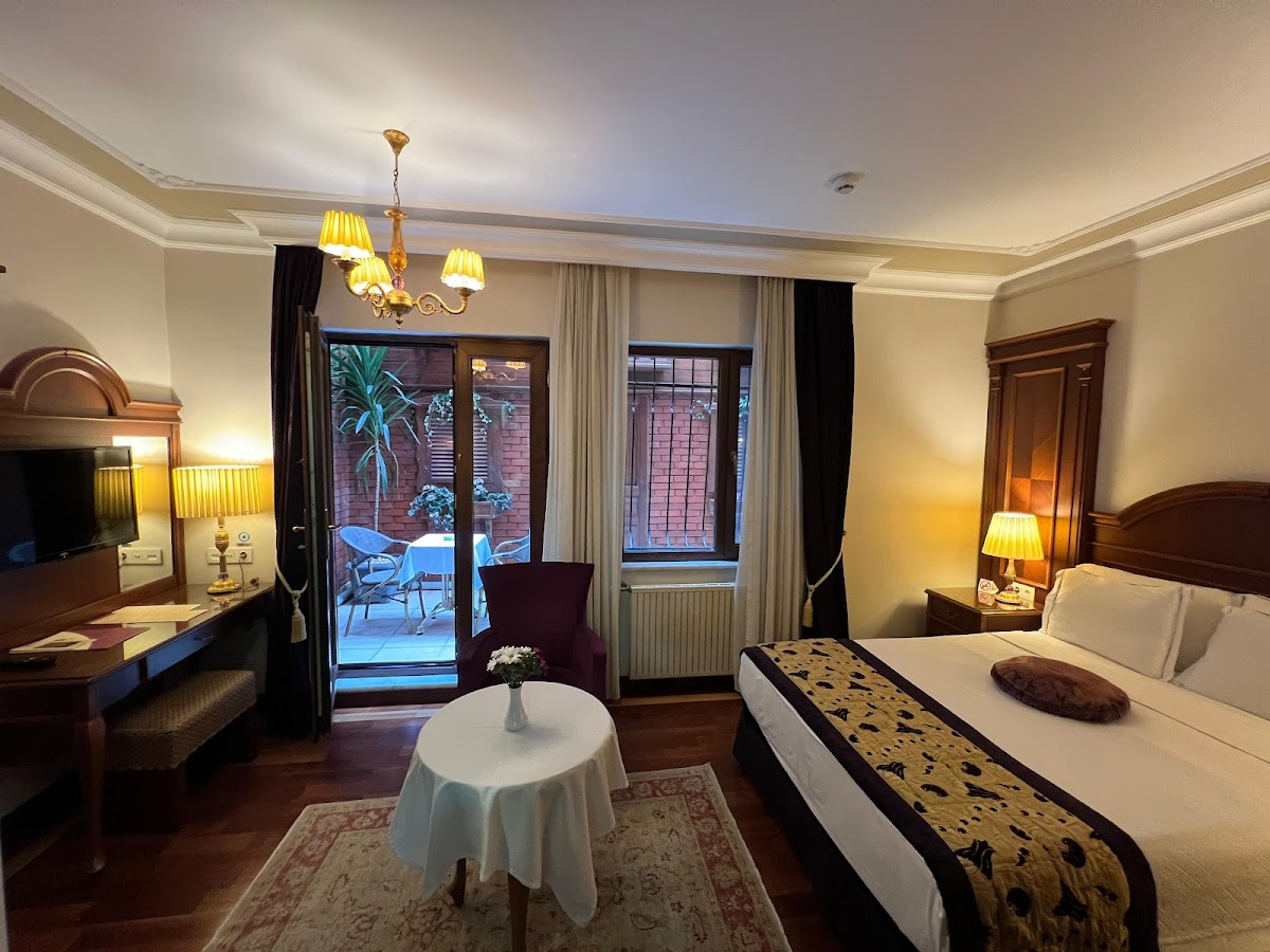 GLK PREMIER Regency Suites & Spa photo 1