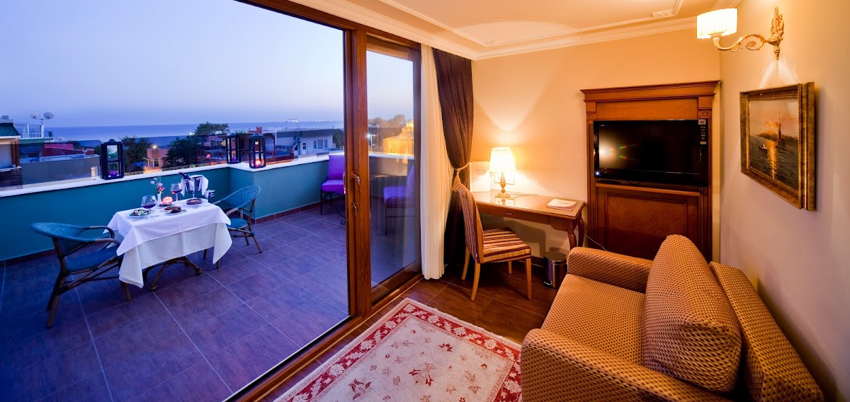 GLK PREMIER The Home Suites & Spa photo 1