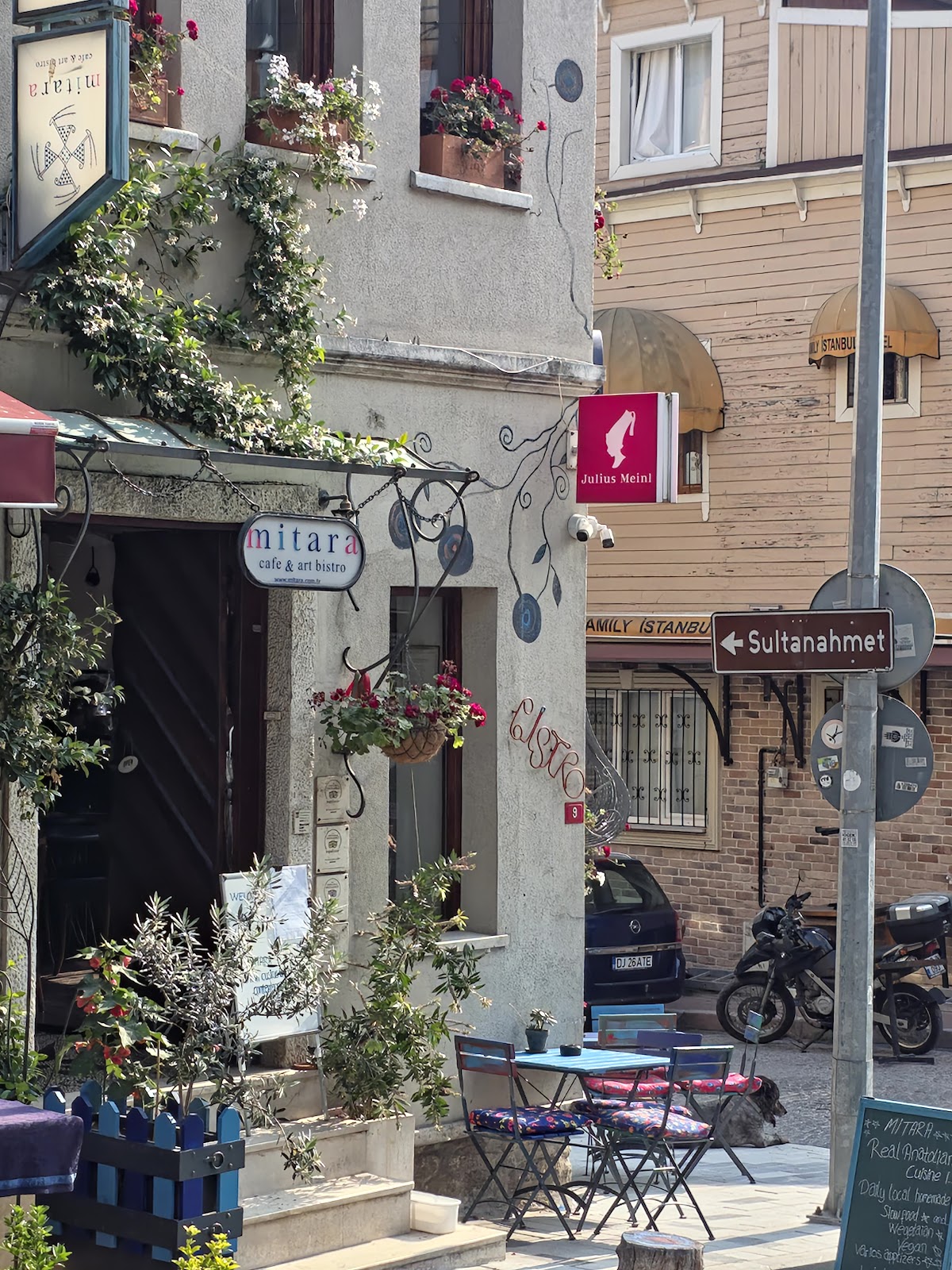 Mitara Cafe & Art photo 4