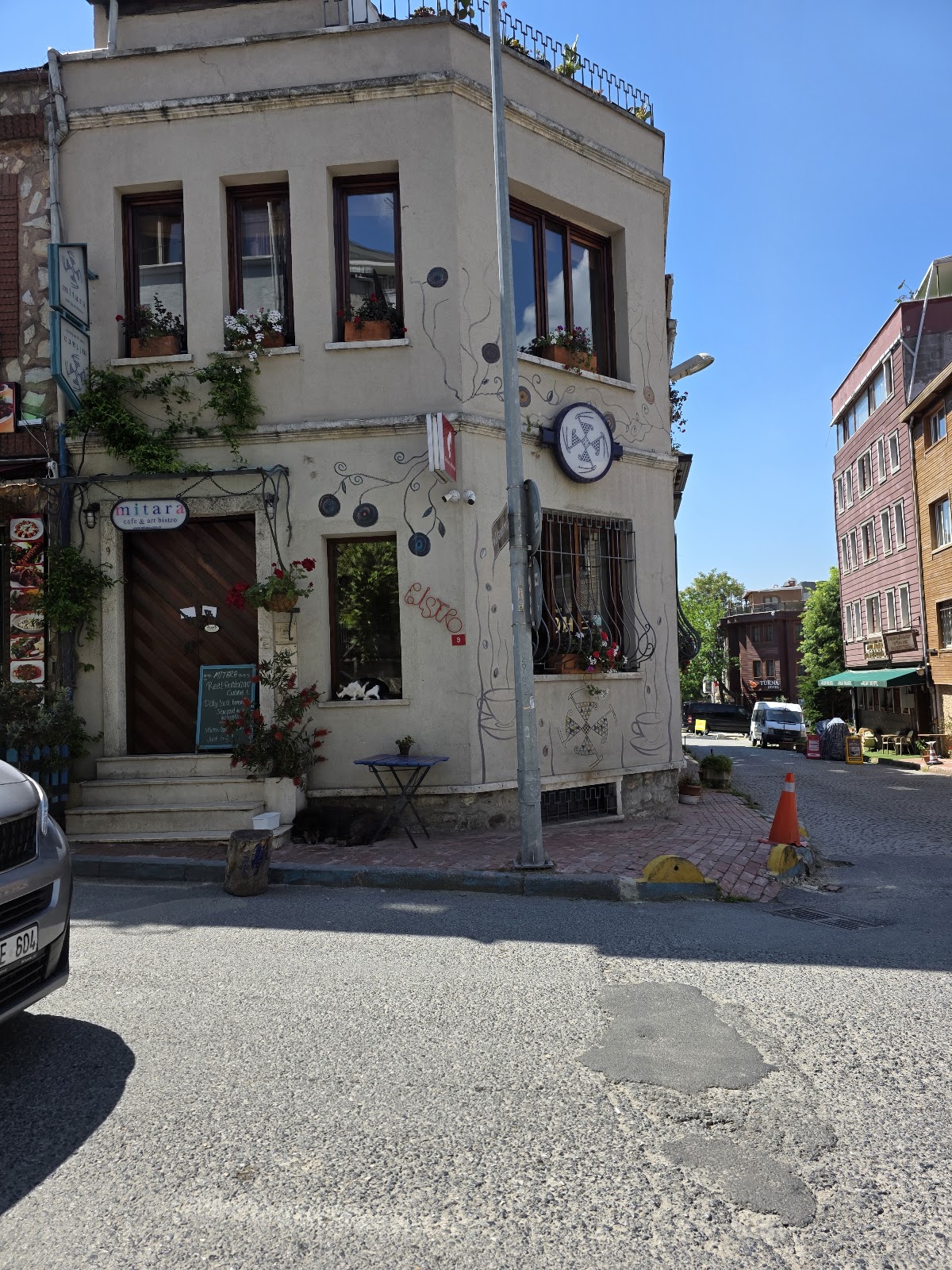 Mitara Cafe & Art photo 2